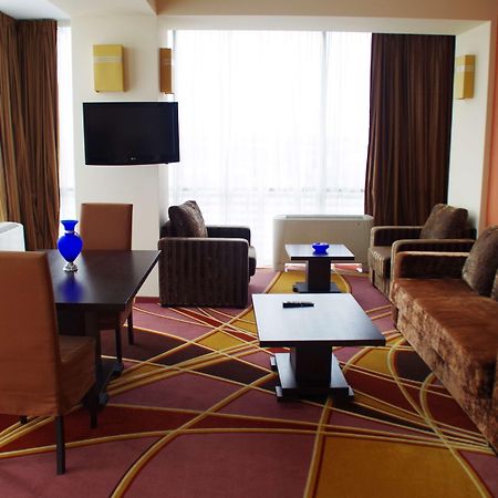 Mari Vila Hotel Boekarest Buitenkant foto