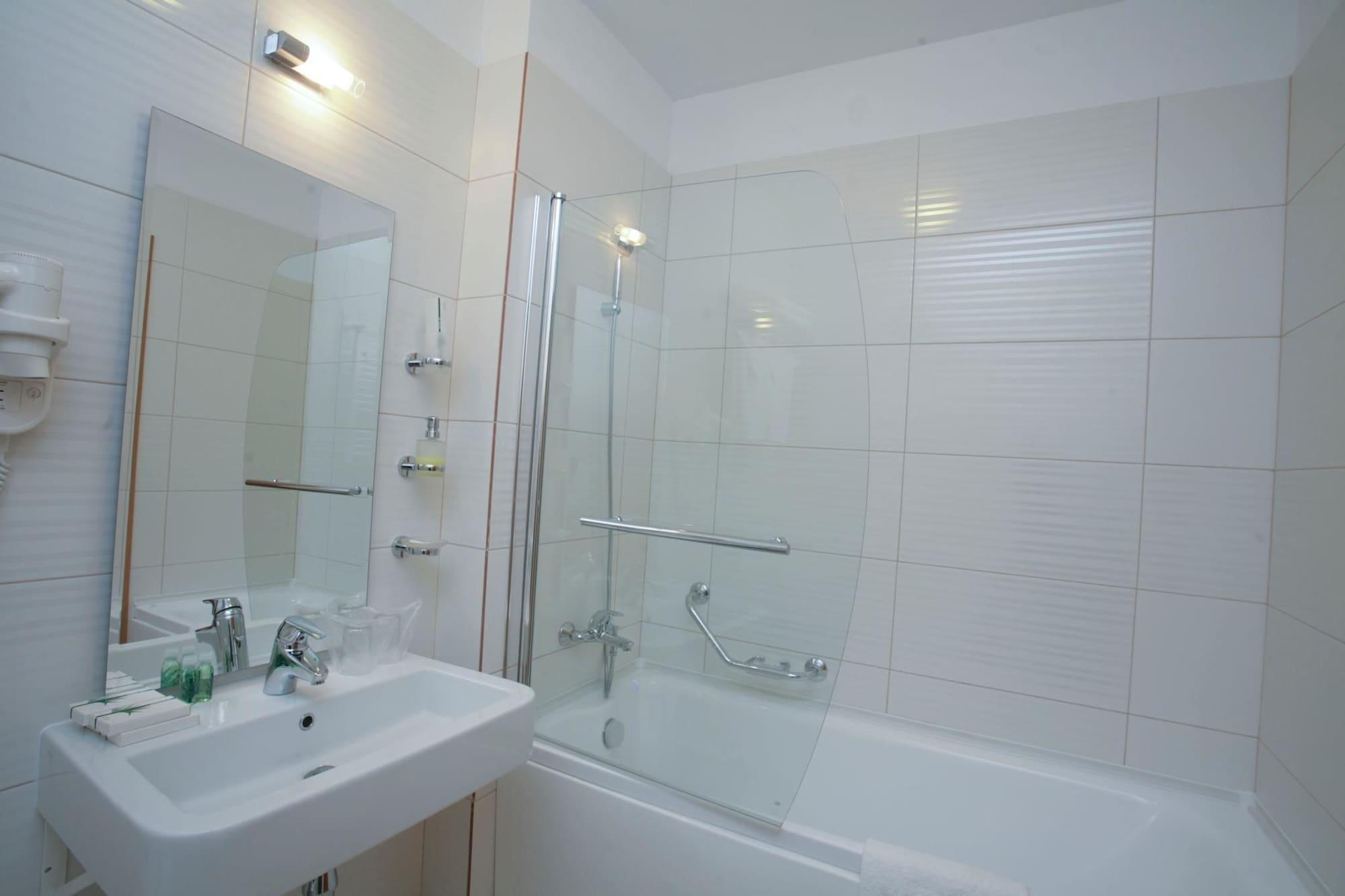 Mari Vila Hotel Boekarest Buitenkant foto