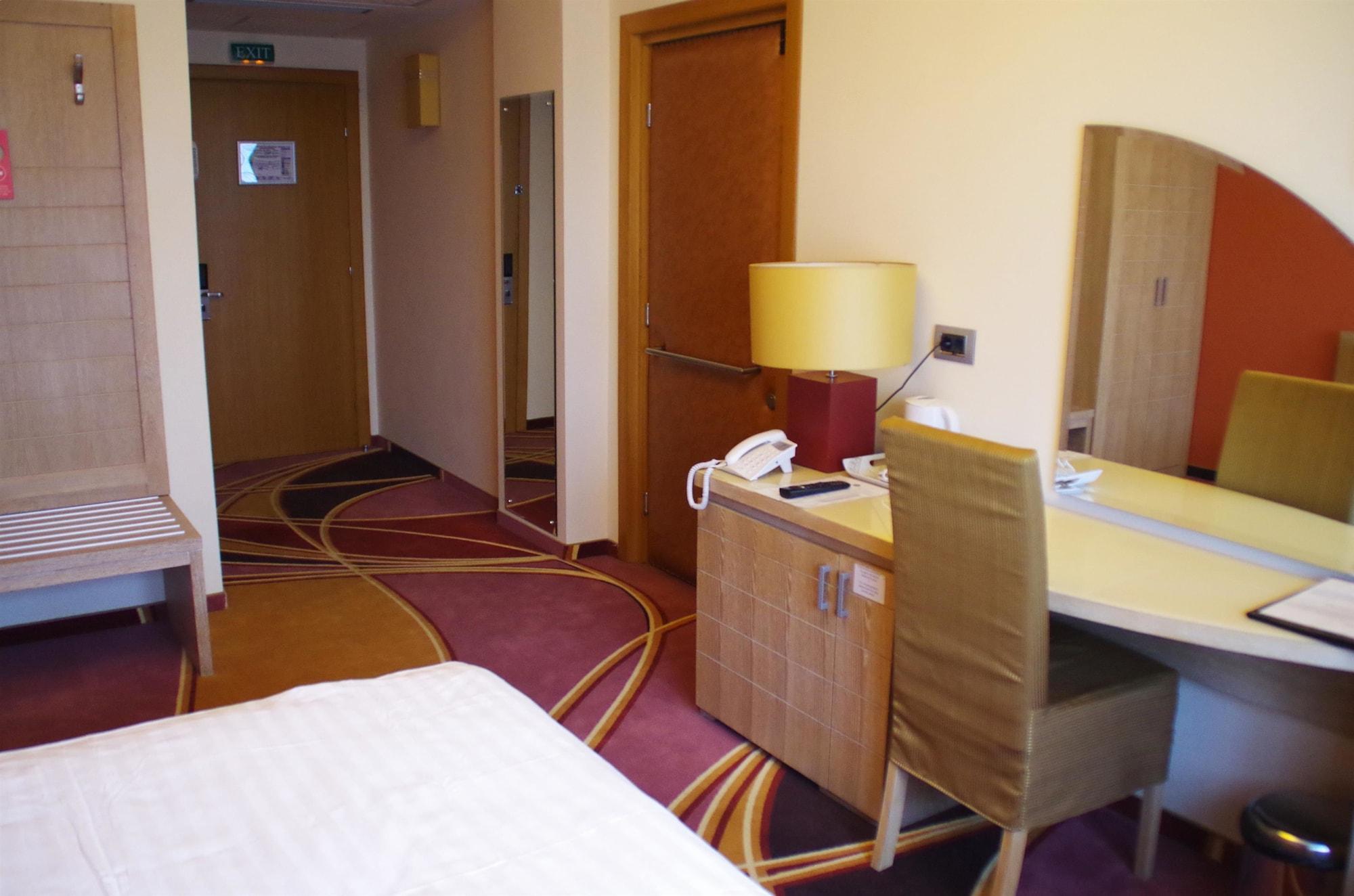 Mari Vila Hotel Boekarest Buitenkant foto